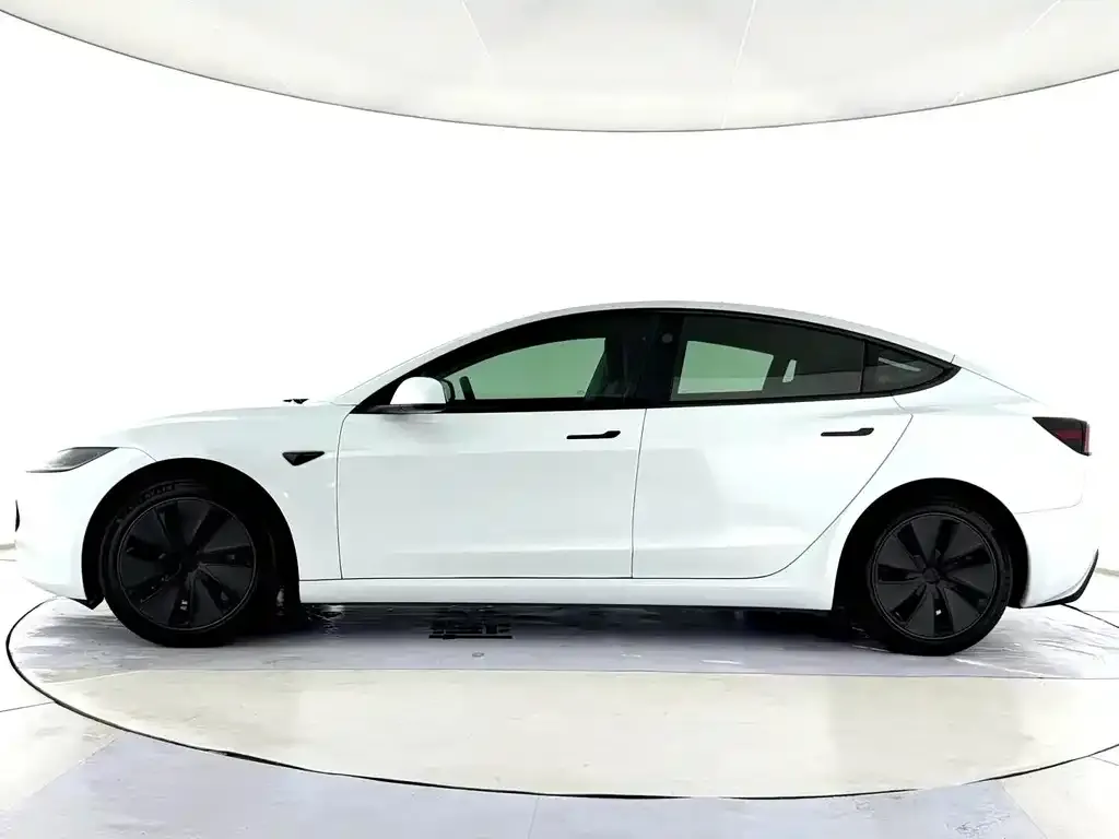 Tesla Model 3 — фото 2