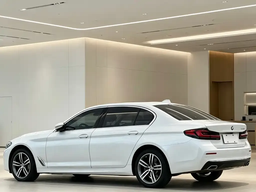 BMW 5 Series — фото 5