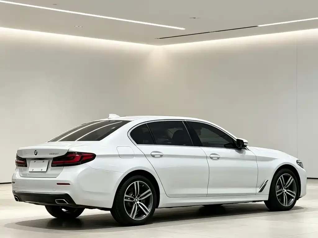 BMW 5 Series — фото 2