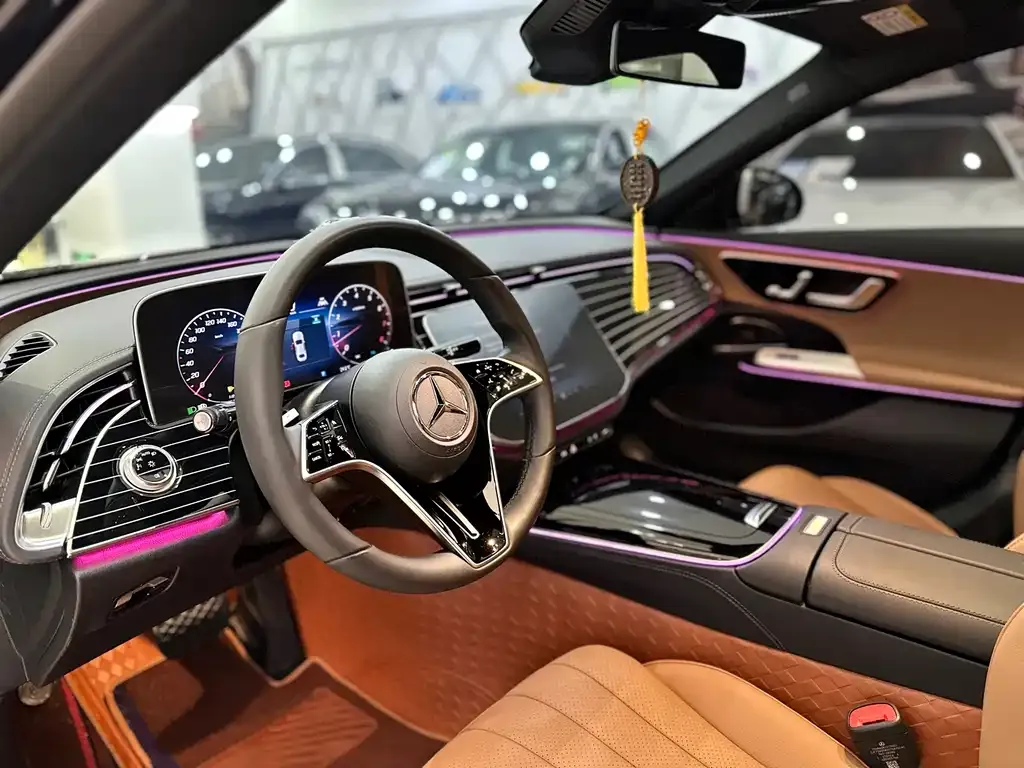 Mercedes-Benz E-Class — фото 9