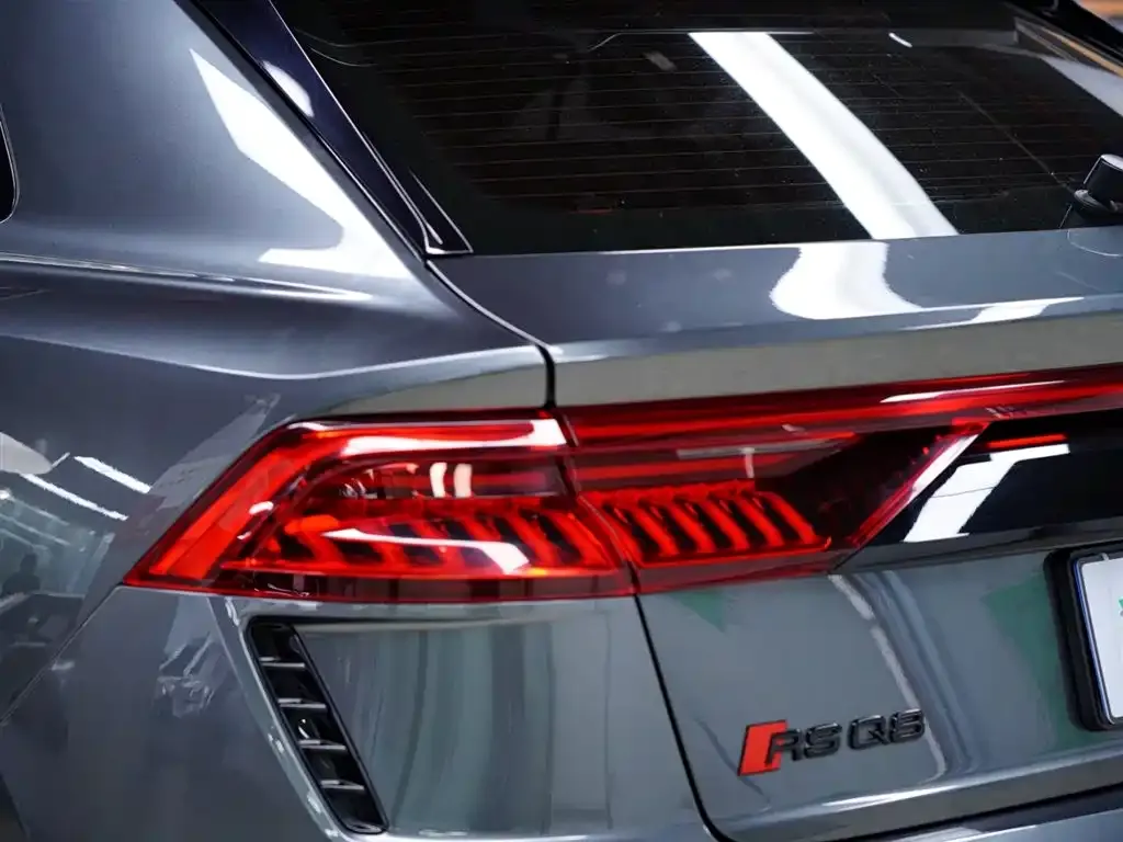 Audi RS Q8 — фото 5