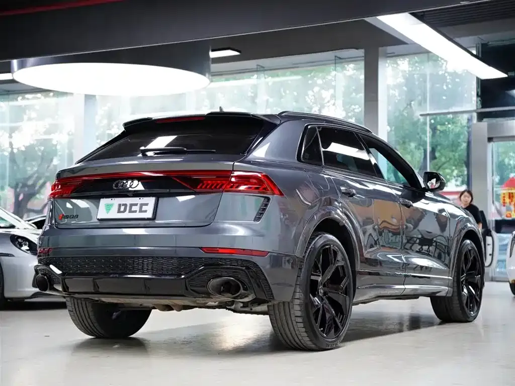 Audi RS Q8 — фото 7