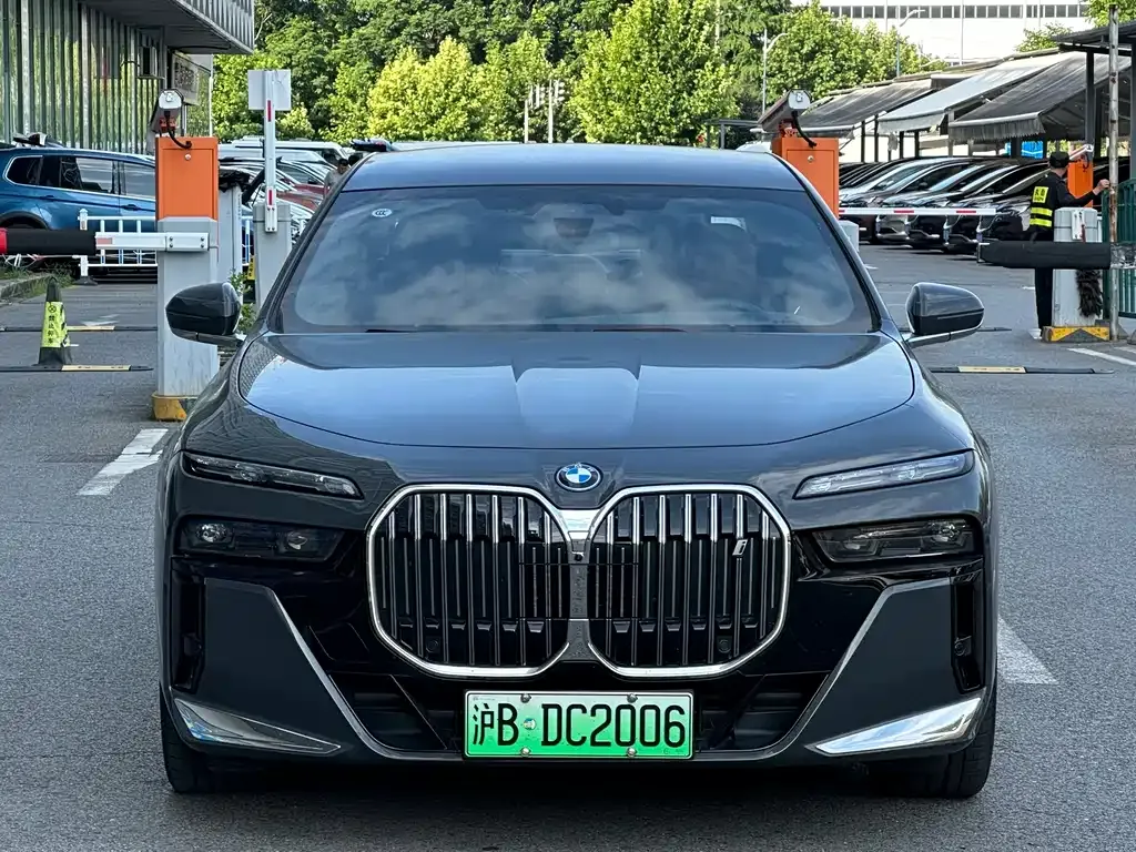 BMW i7 — фото 9