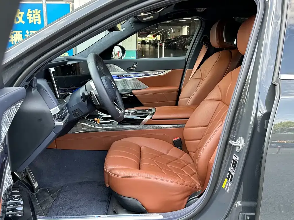 BMW i7 — фото 4