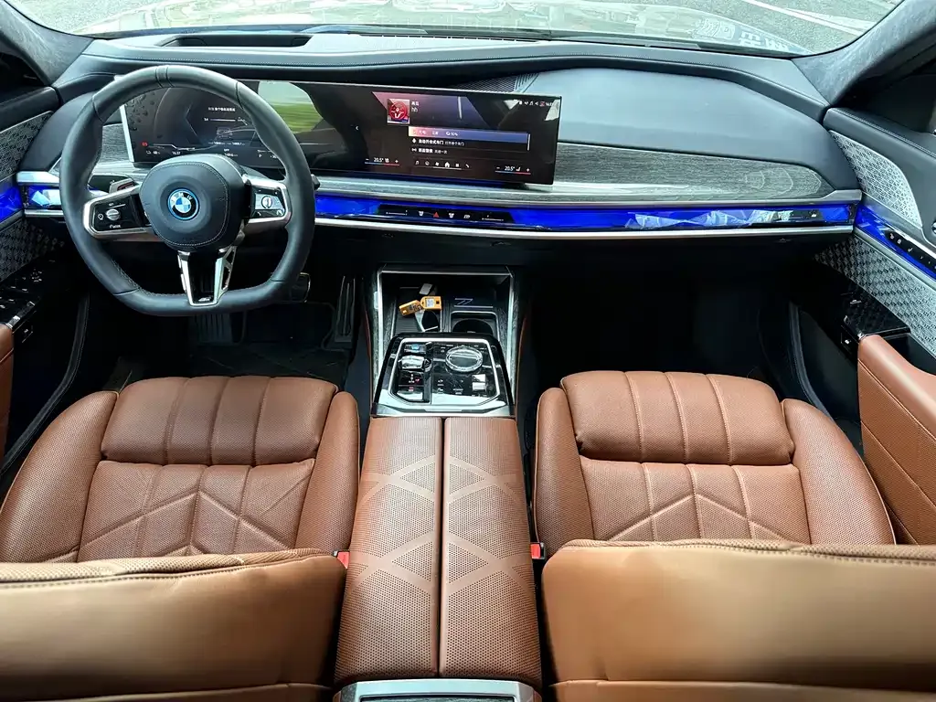 BMW i7 — фото 7