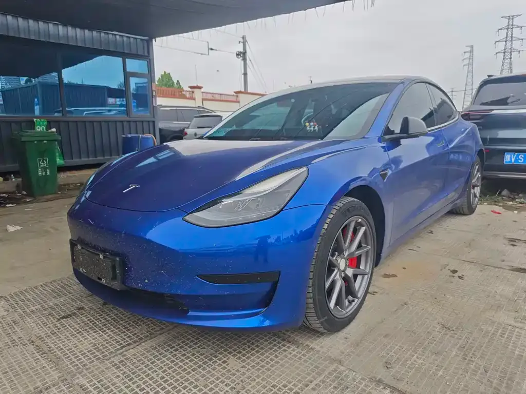Tesla Model 3 — фото 1