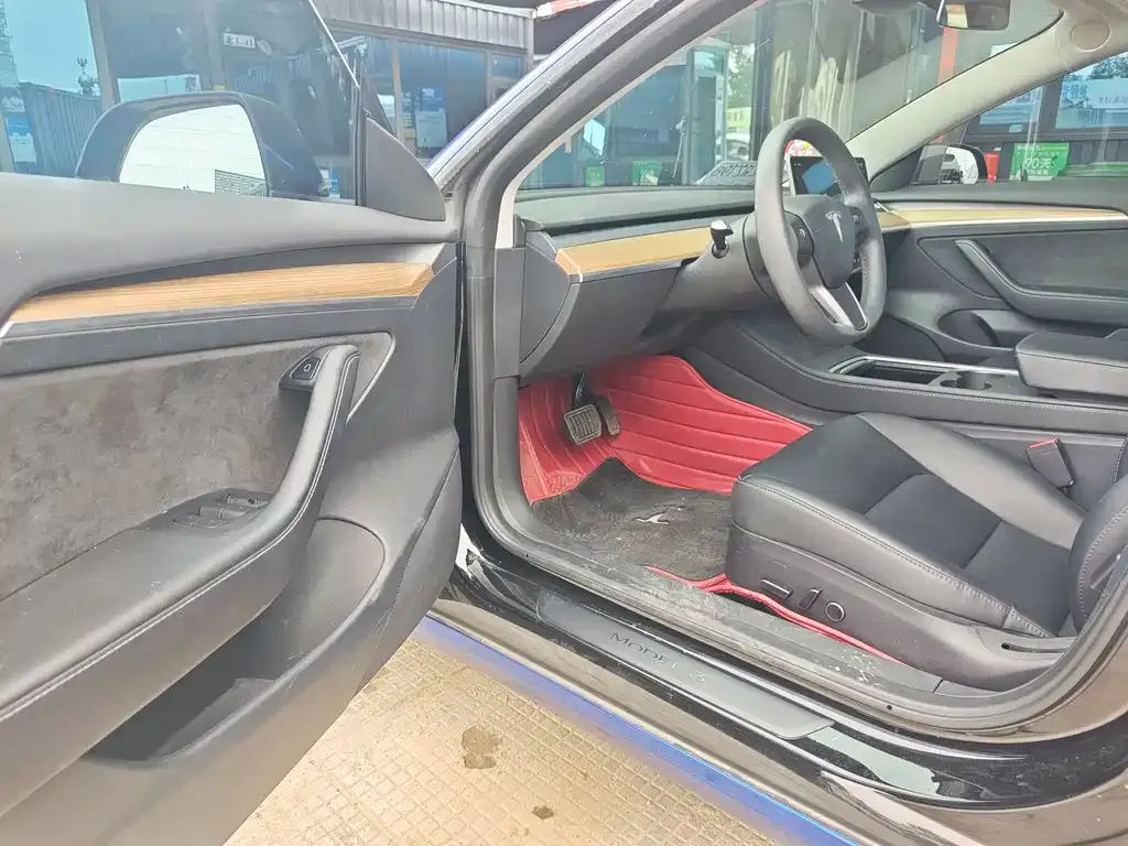 Tesla Model 3 — фото 3