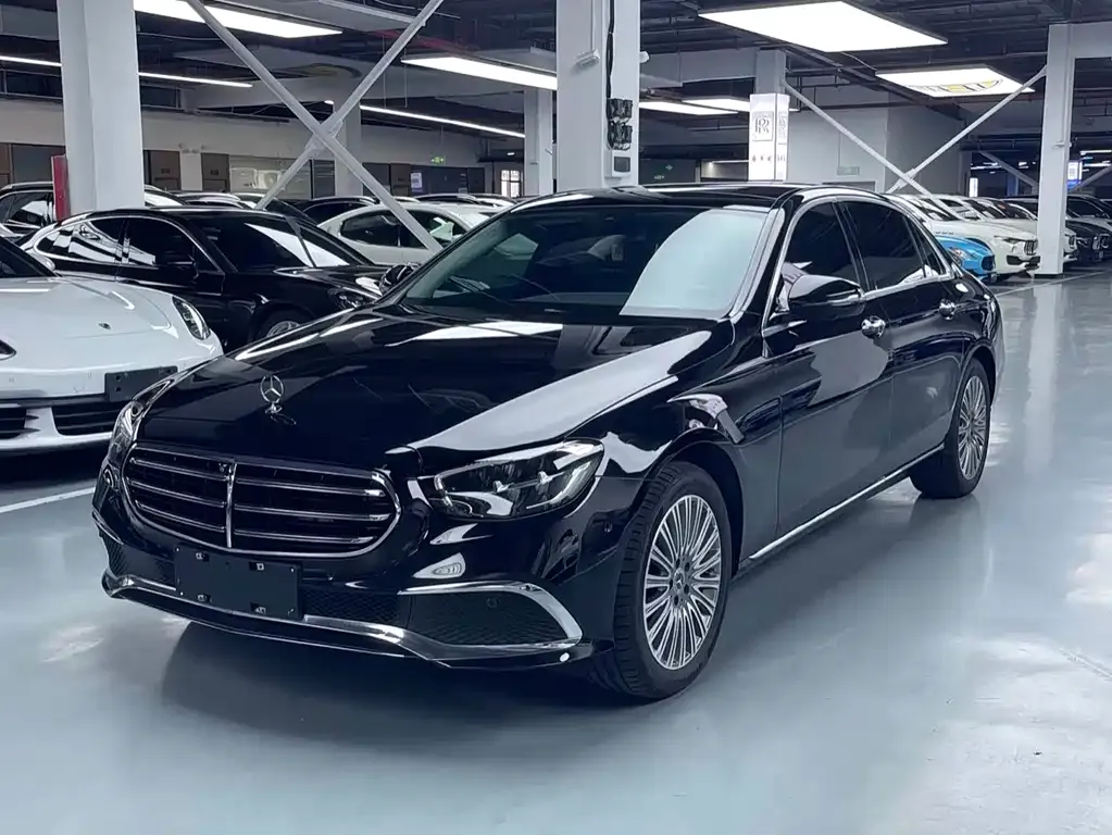 Mercedes-Benz E-Class — фото 1