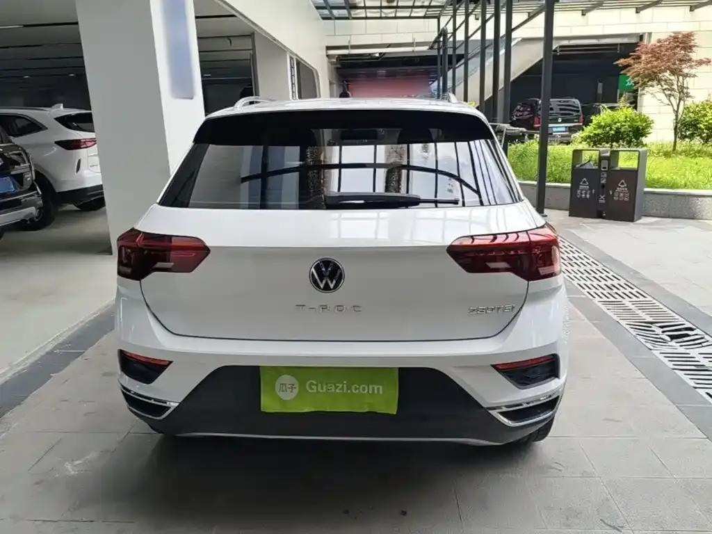 Volkswagen T-Roc — фото 10