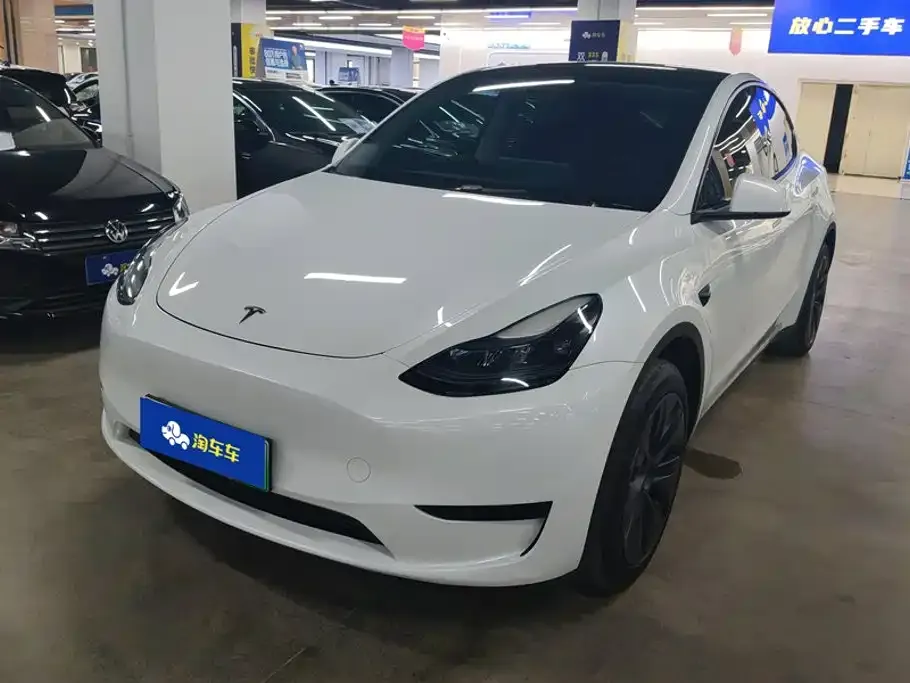 Tesla Model Y — фото 1