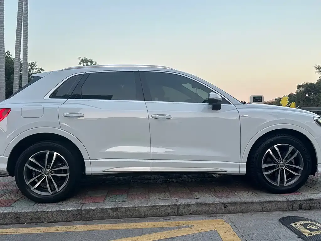 Audi Q3 2021 из CN, фото 4