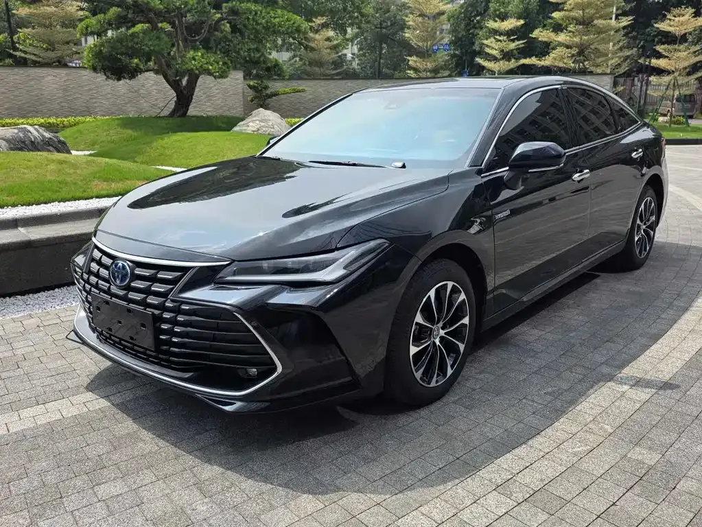 Toyota Avalon — фото 1