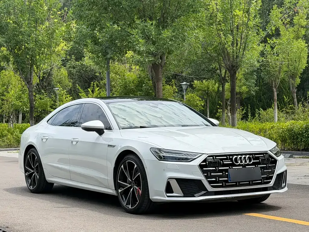 Audi A7L — фото 1