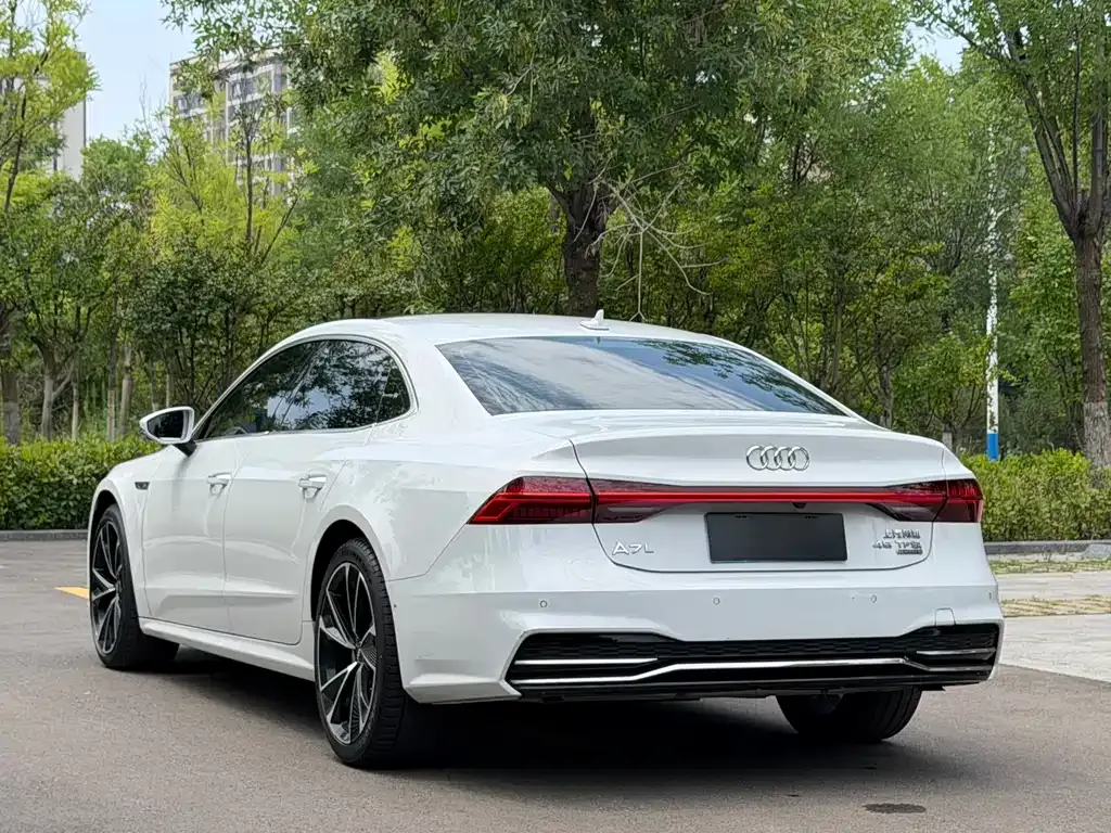 Audi A7L — фото 10
