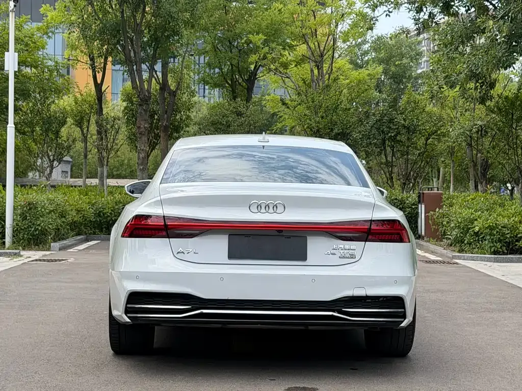 Audi A7L — фото 9