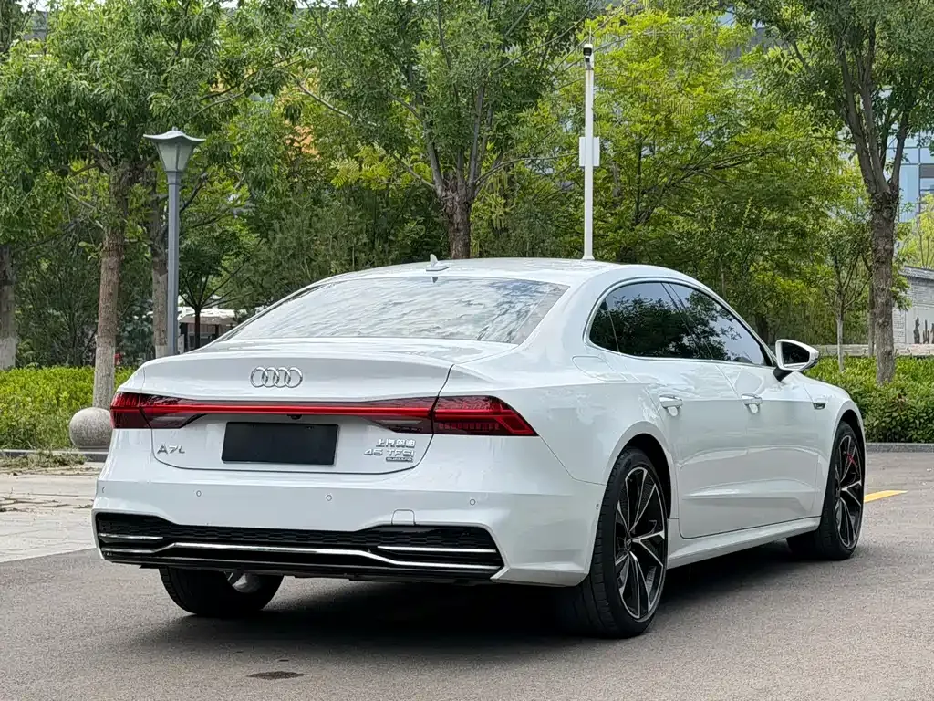 Audi A7L — фото 7