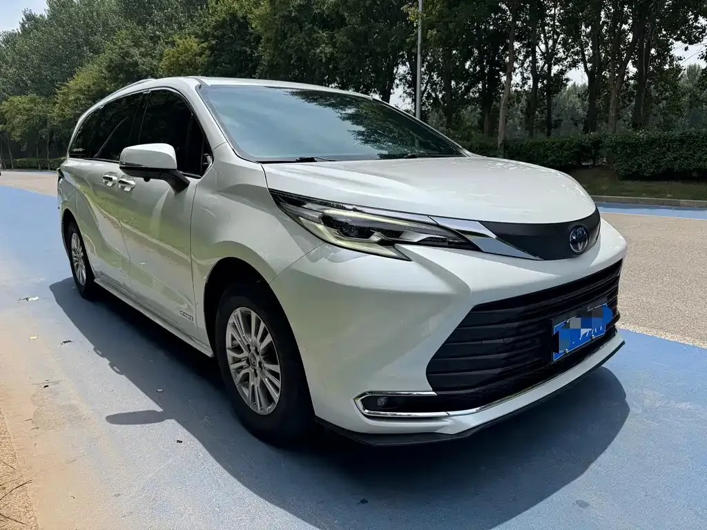 Toyota Sienna — фото 5