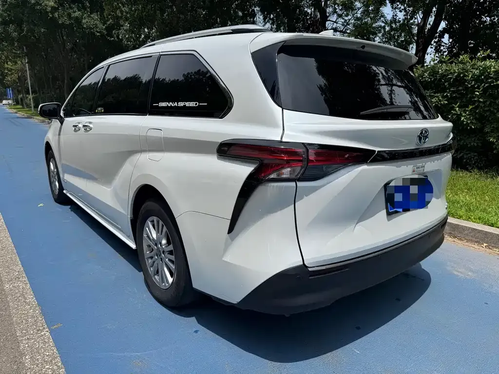 Toyota Sienna — фото 6