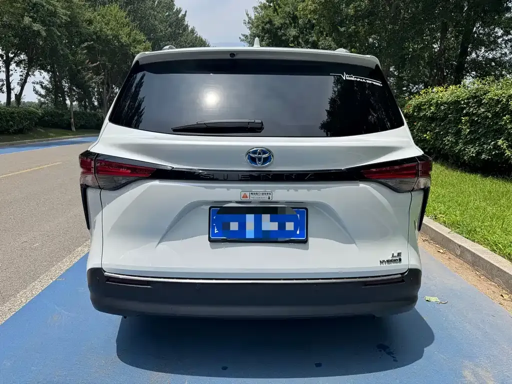 Toyota Sienna — фото 8