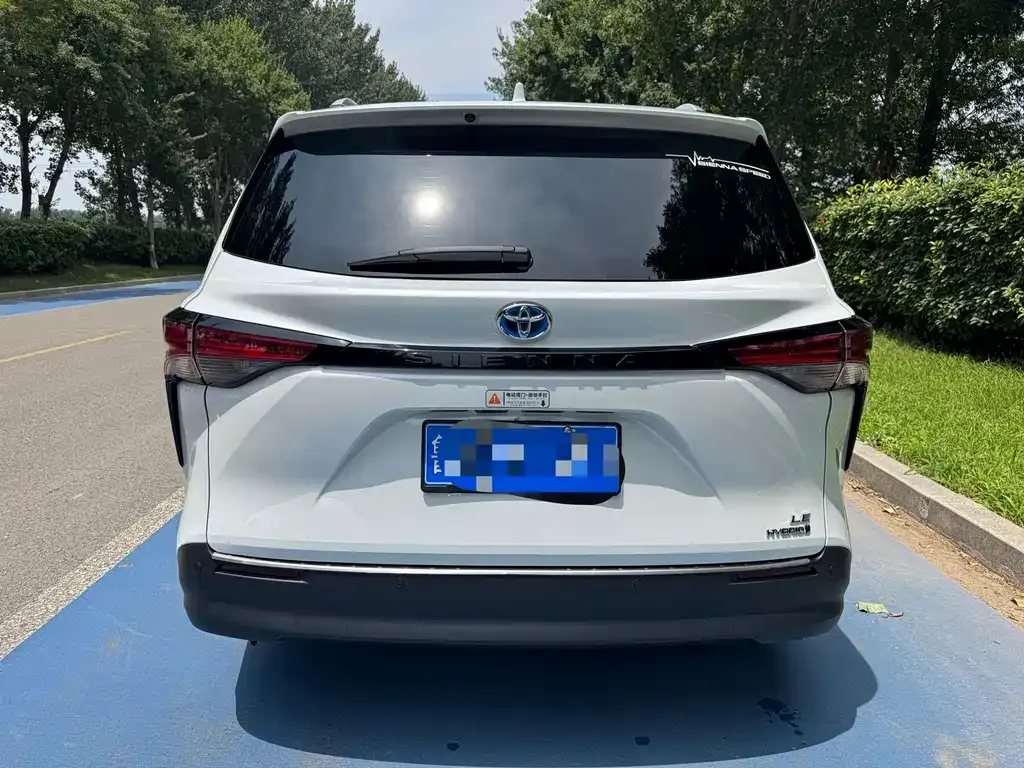 Toyota Sienna — фото 7