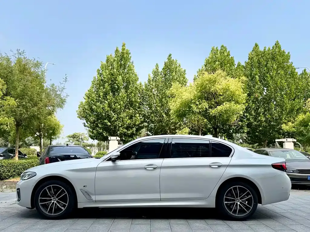BMW 5 Series — фото 10