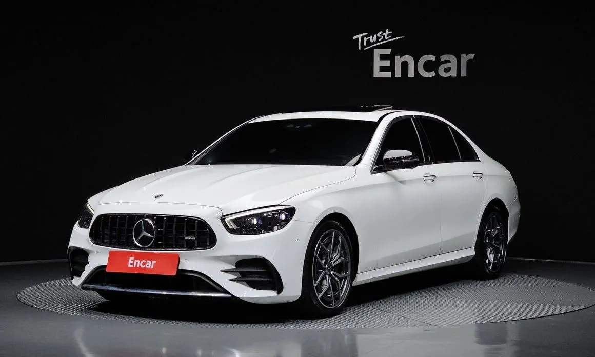 Mercedes-Benz E-Class — фото 1