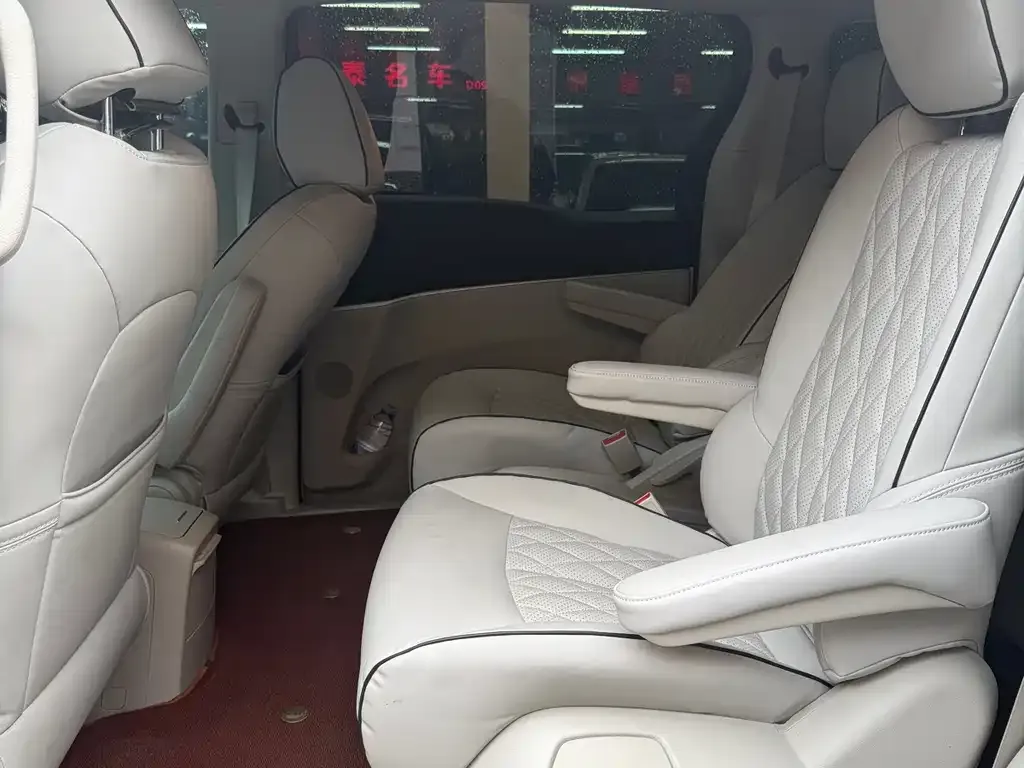 Buick GL8 2023 из CN, фото 2