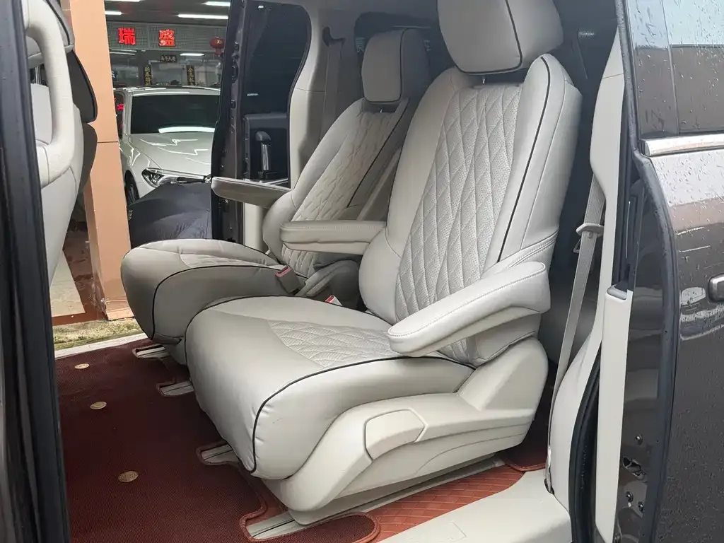 Buick GL8 2023 из CN, фото 4