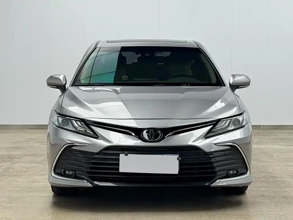 Toyota Camry — фото 2