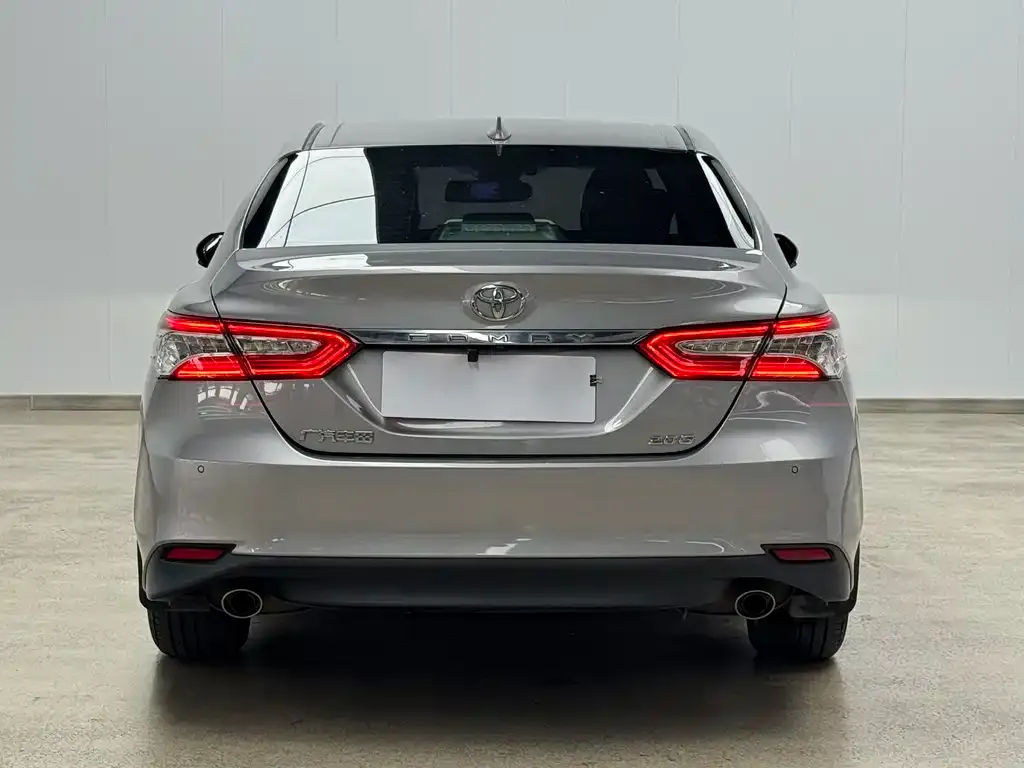 Toyota Camry — фото 3