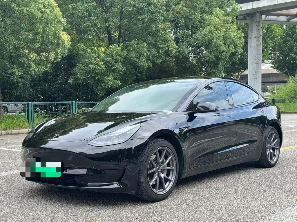 Tesla Model 3 — фото 1