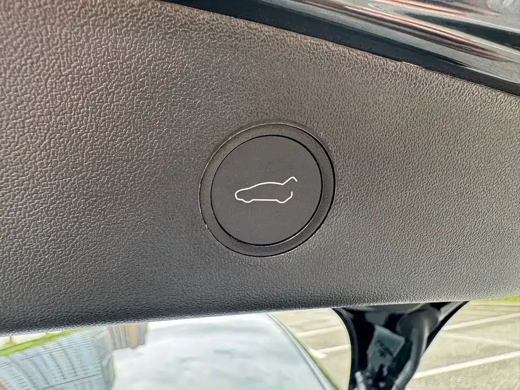 Tesla Model 3 — фото 8