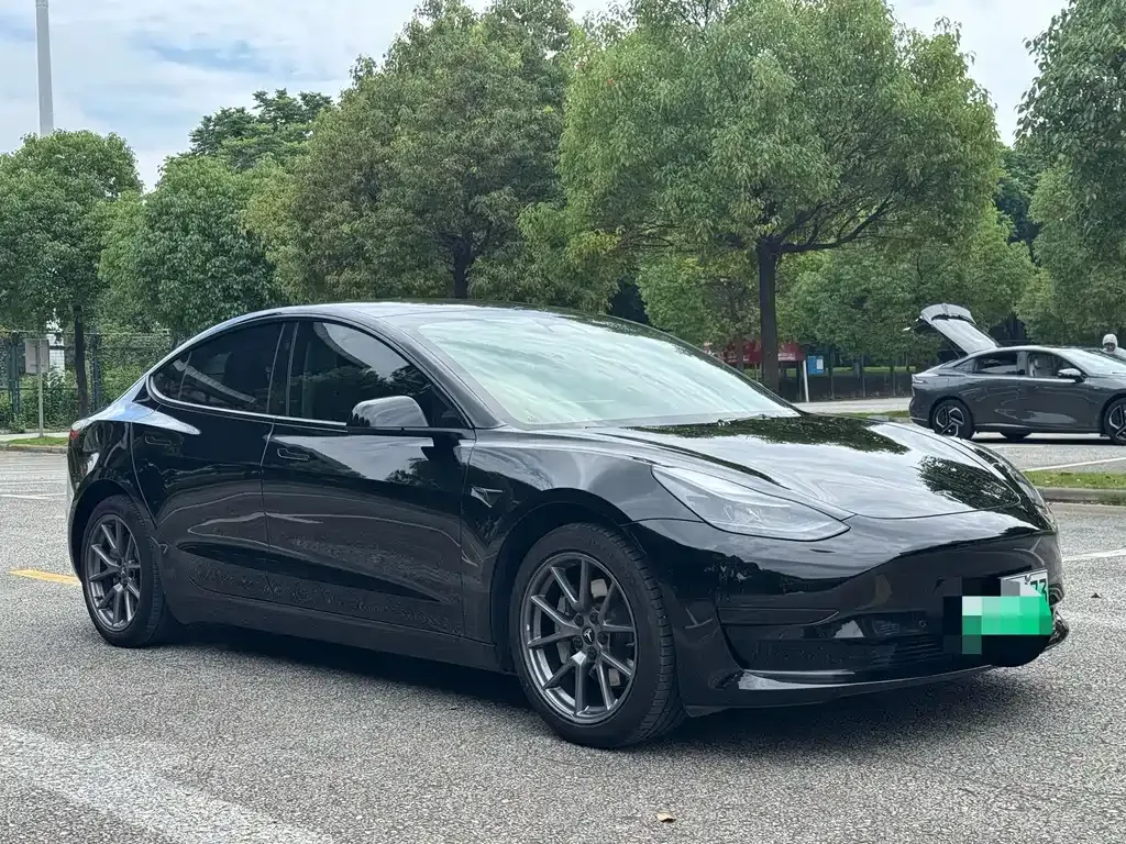 Tesla Model 3 — фото 9