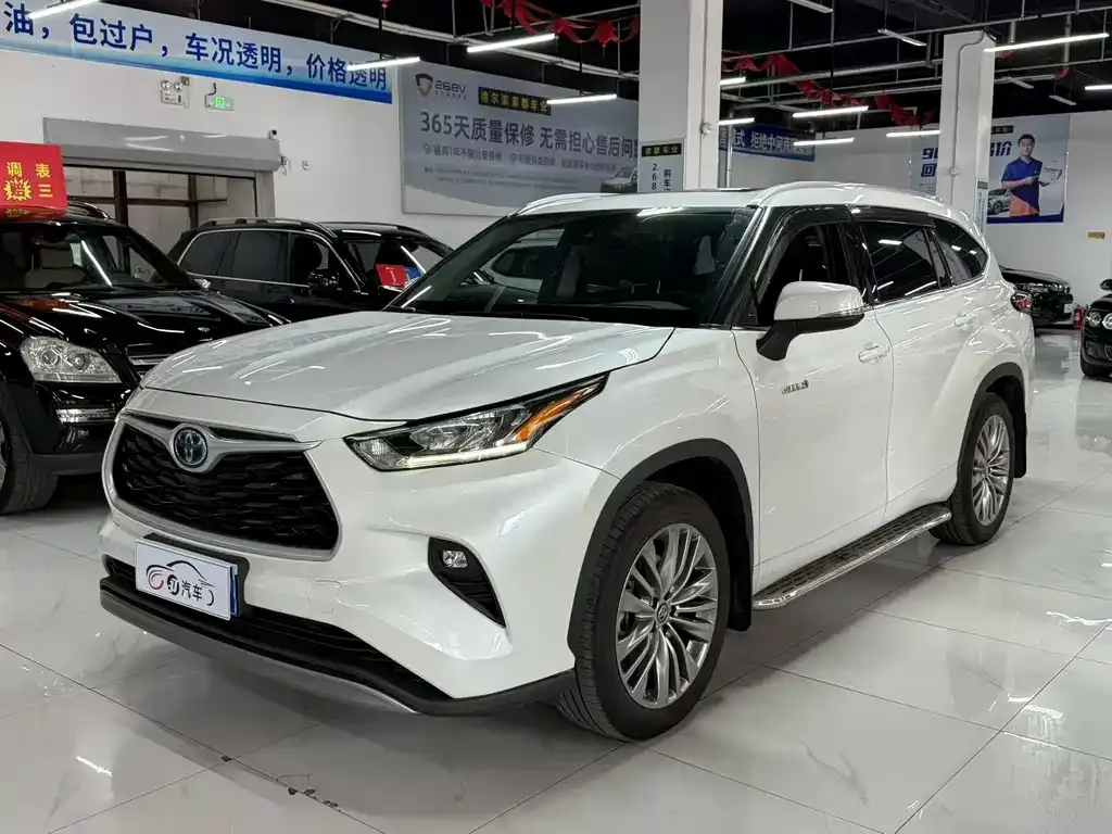 Toyota Highlander — фото 1
