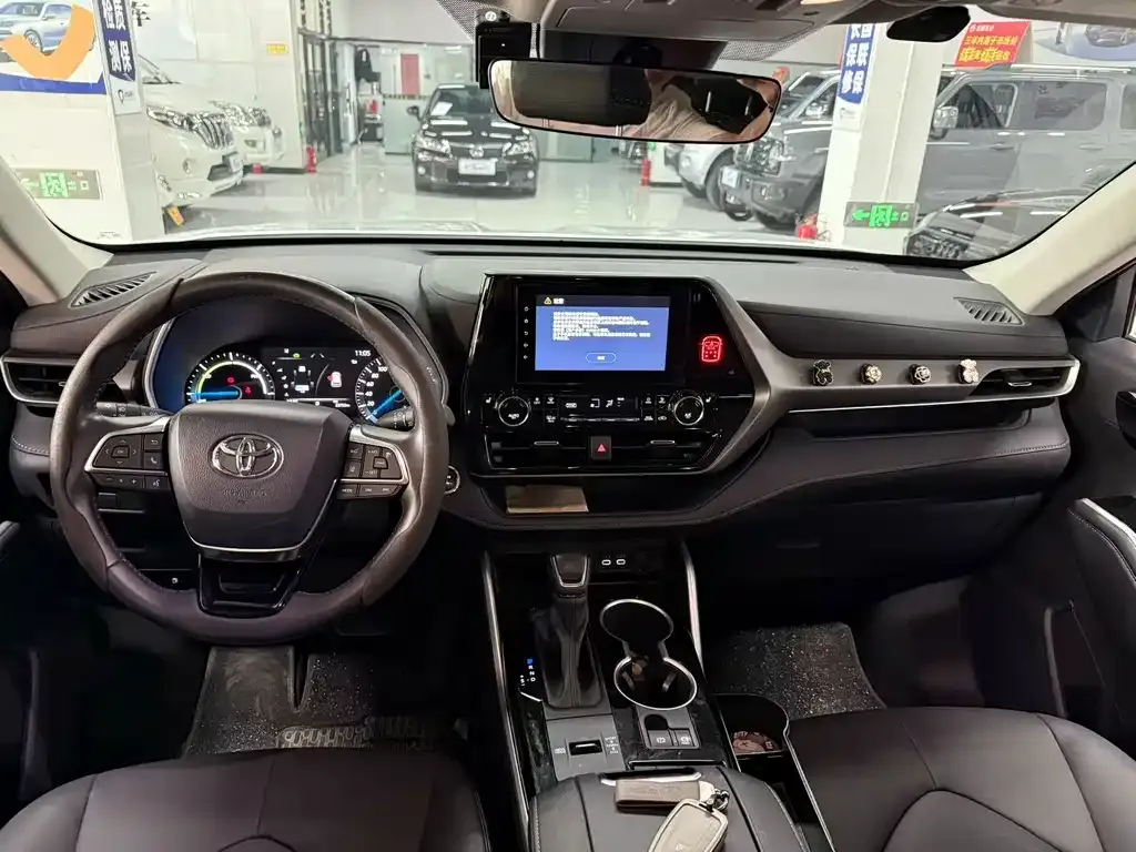 Toyota Highlander — фото 10