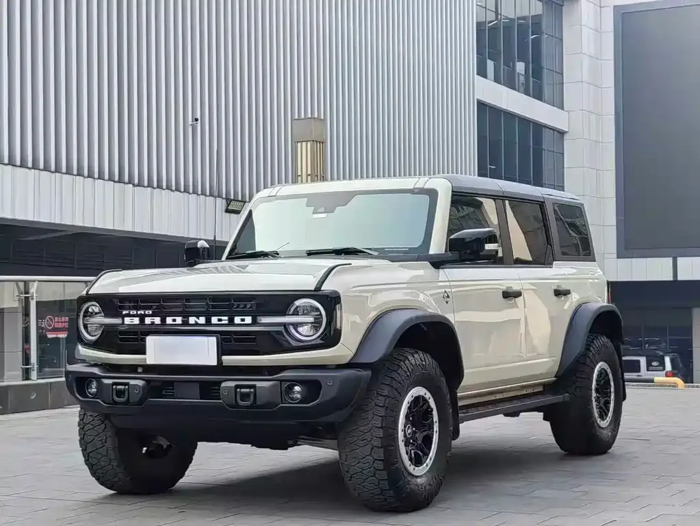 Ford Bronco — фото 1