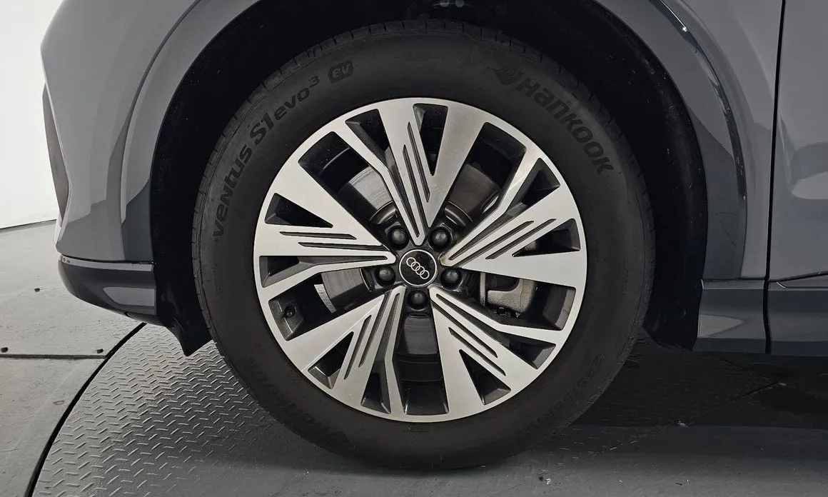 Audi Q4 e-tron — фото 10
