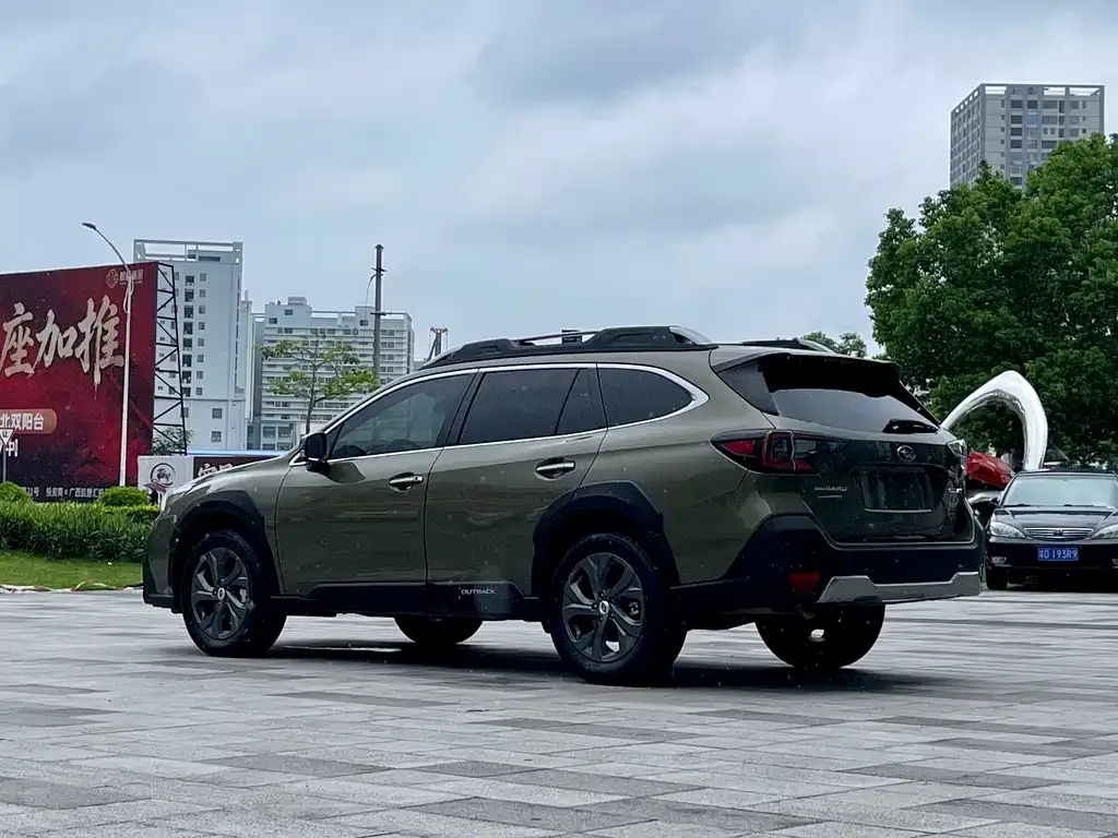 Subaru Outback — фото 8