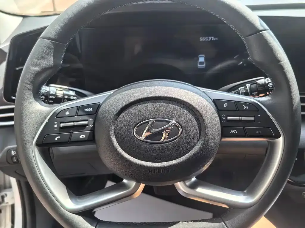 Hyundai Elantra — фото 7