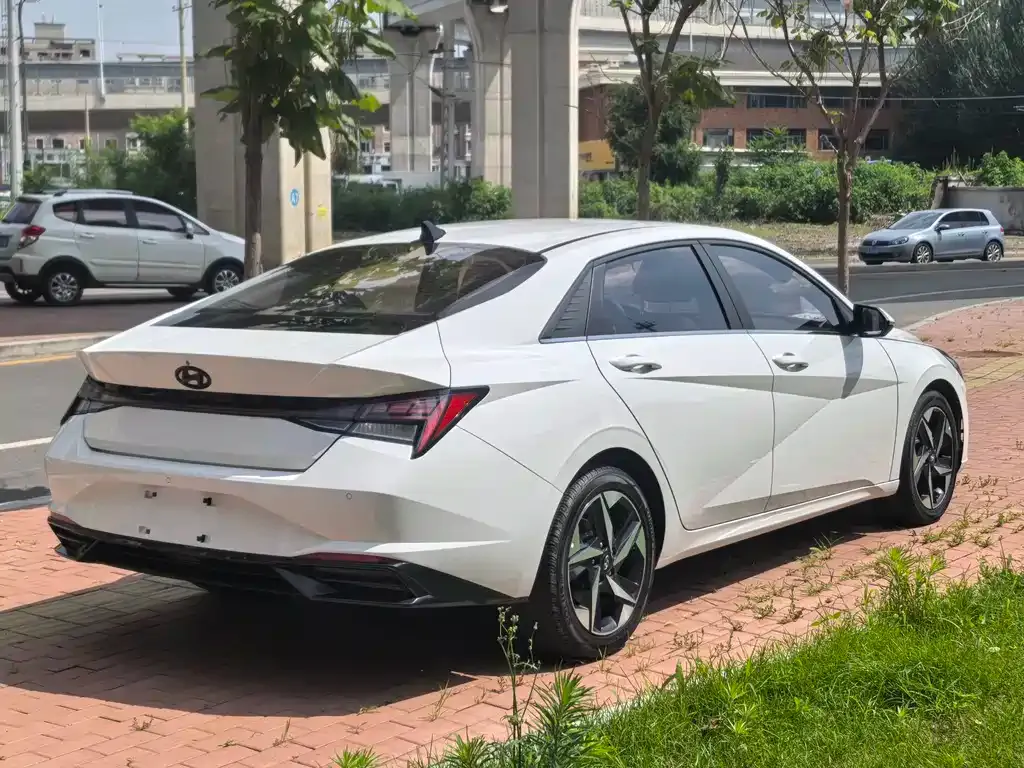 Hyundai Elantra — фото 10