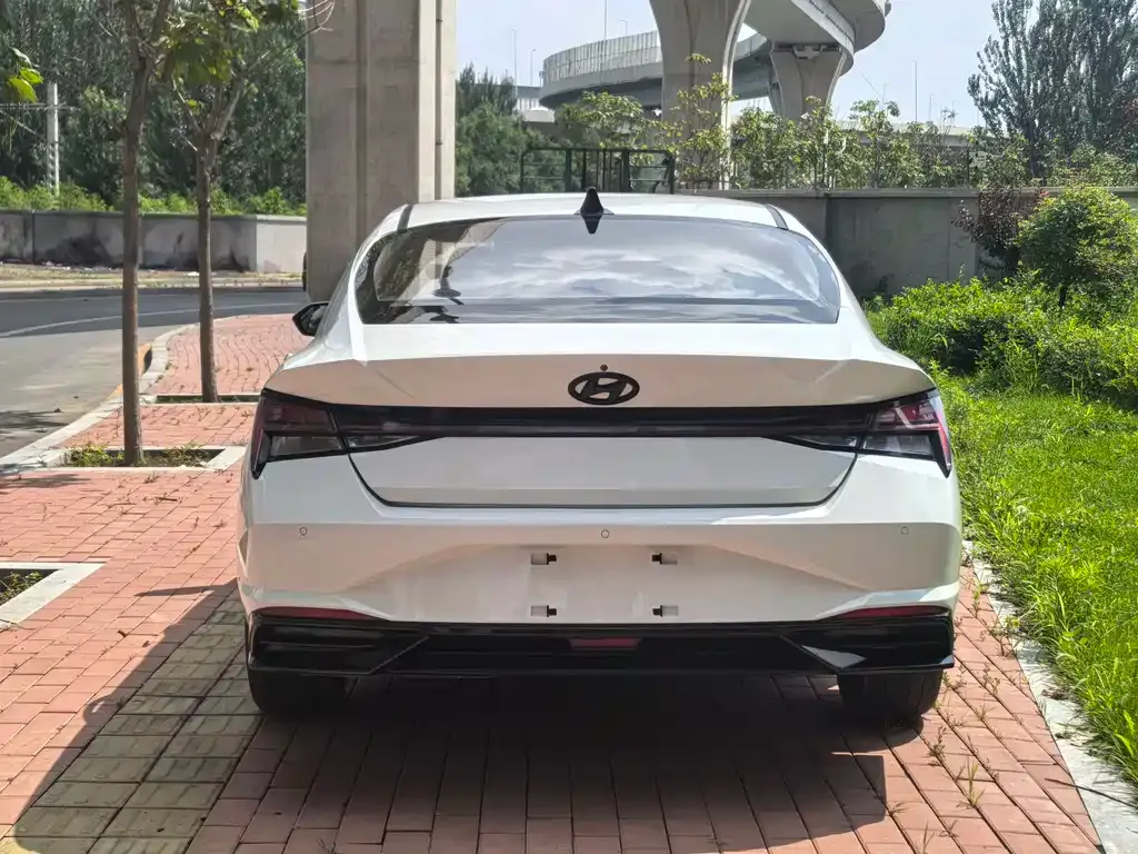 Hyundai Elantra — фото 9