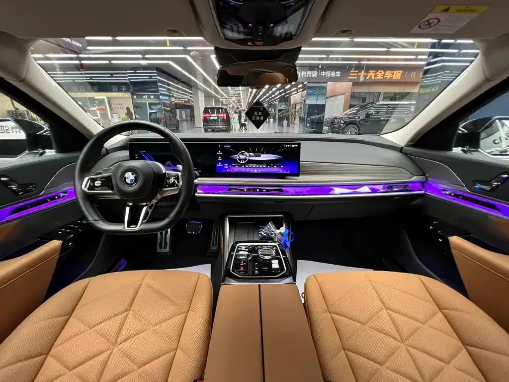 BMW 7 Series — фото 10
