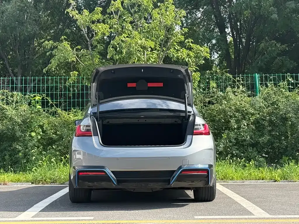 BMW i3 — фото 9