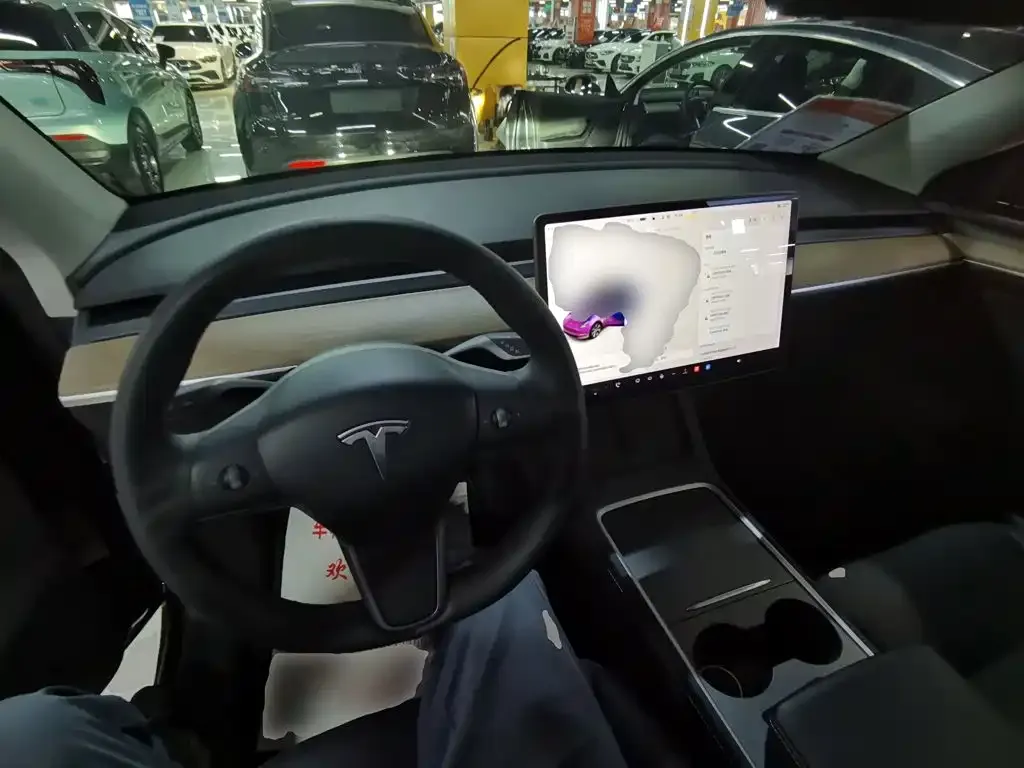 Tesla Model Y — фото 8