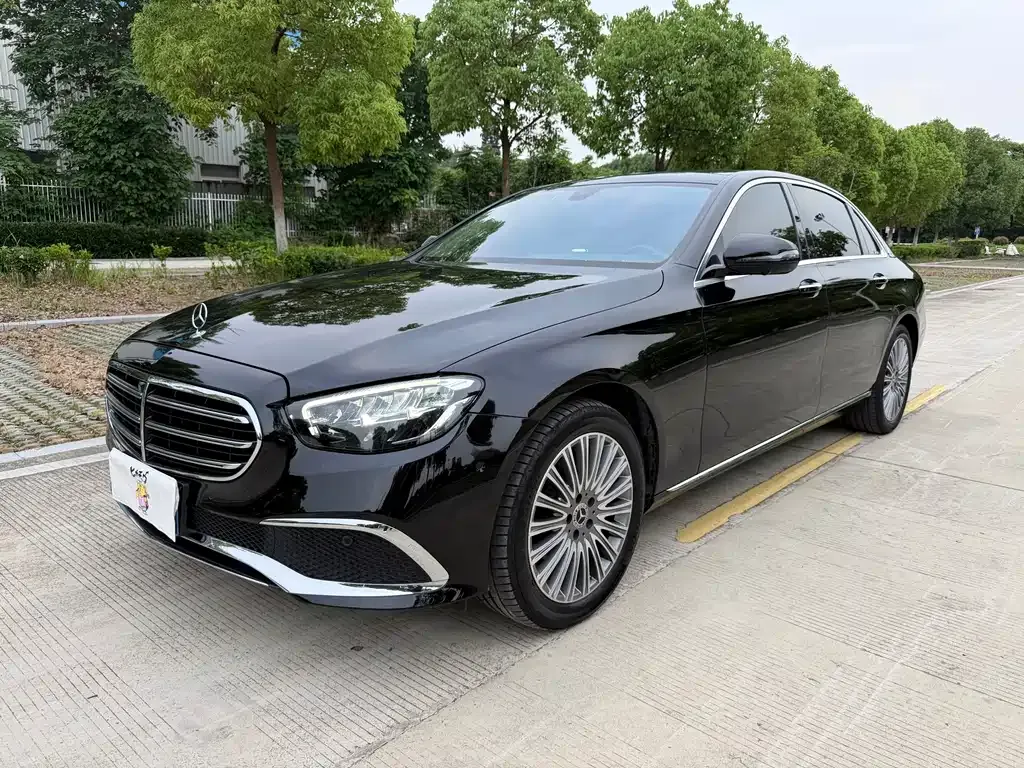 Mercedes-Benz E-Class — фото 1
