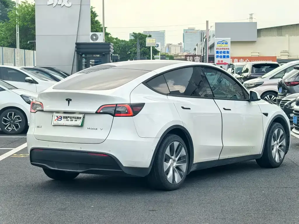 Tesla Model Y — фото 7