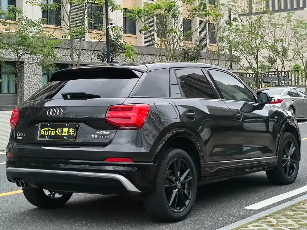 Audi Q2L — фото 6