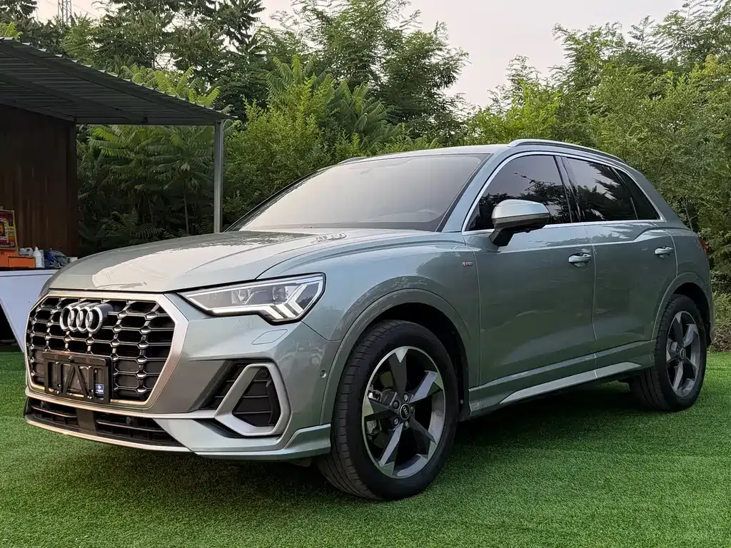 Audi Q3 — фото 1