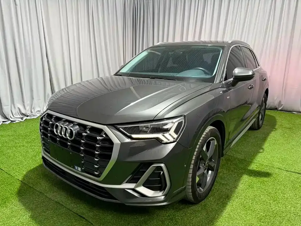Audi Q3 — фото 1