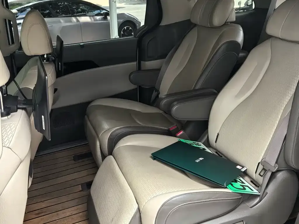 Kia Carnival — фото 4